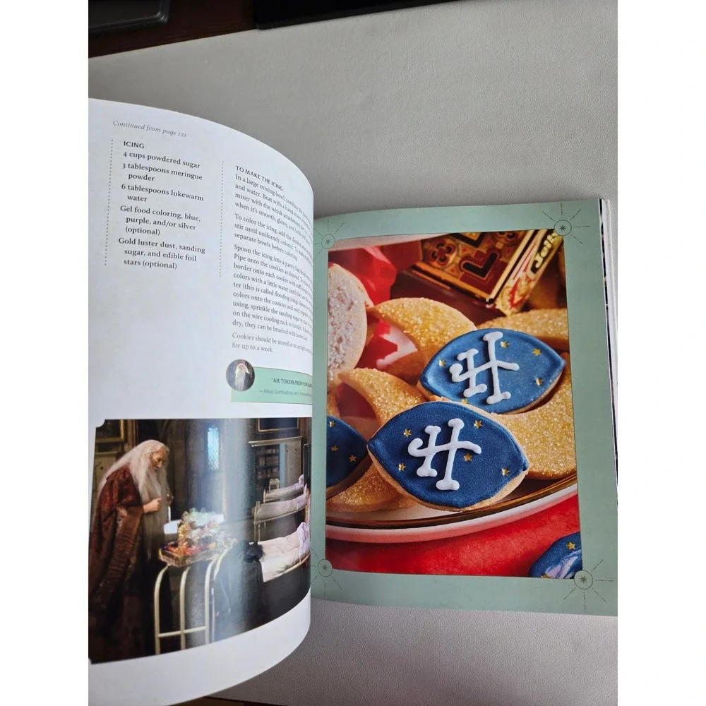 Official Wizarding World Cookbook Harry Potter Fantastic Beasts Hardcover Book